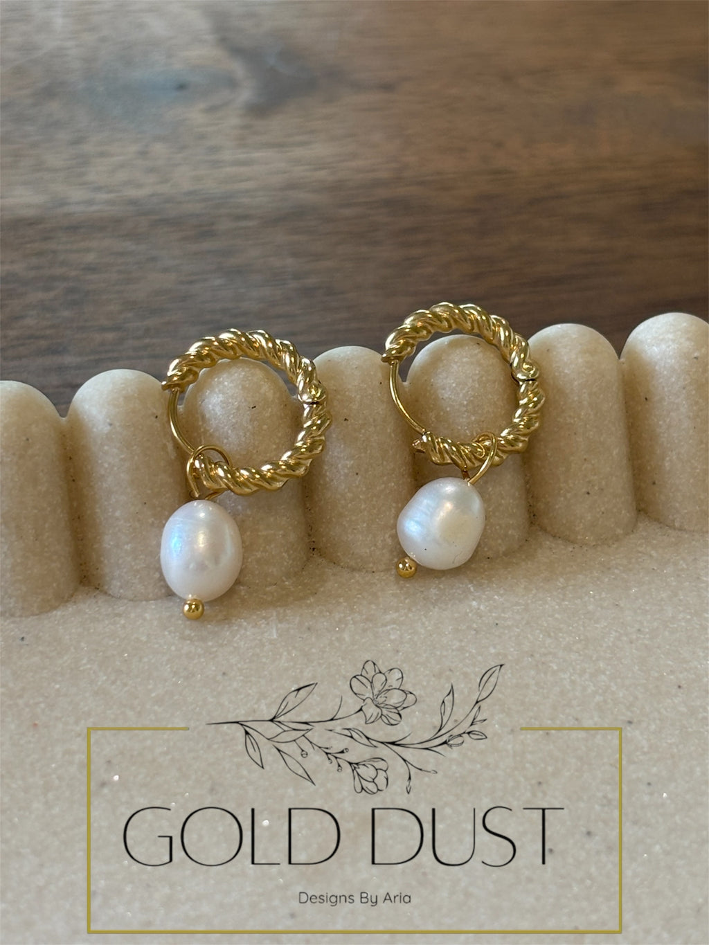 The Golden Knot