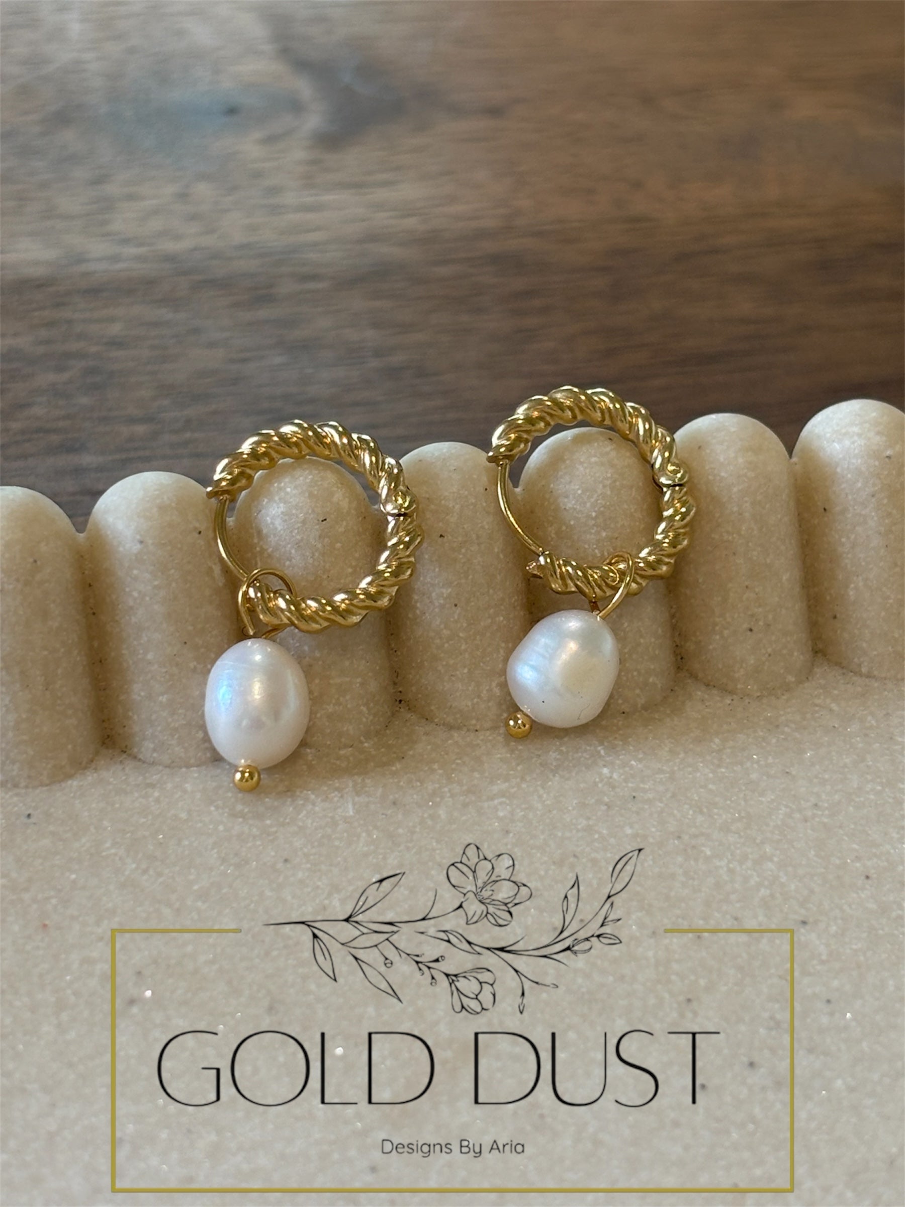 The Golden Knot